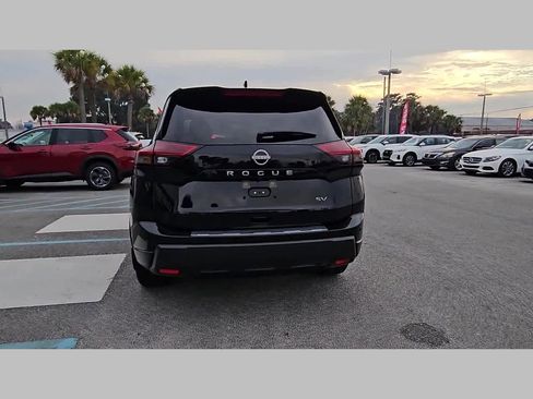 Used 2024 Nissan Rogue SV w/ SV Premium Package image 30