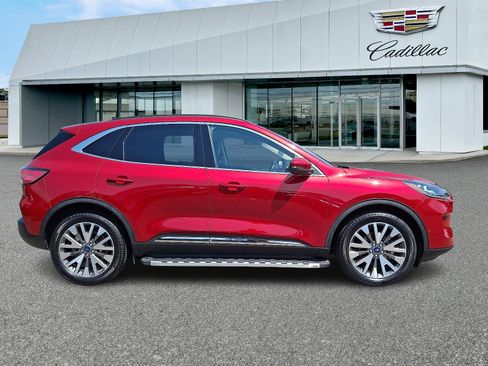 Used 2020 Ford Escape Titanium image 7