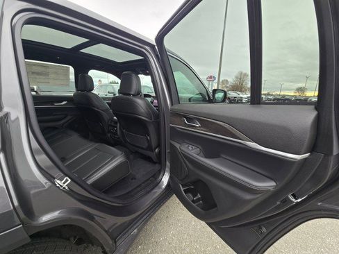 New 2025 Jeep Grand Cherokee Limited AWD/4WD image 13