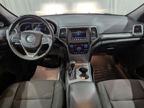 Used 2018 Jeep Grand Cherokee Laredo AWD/4WD image 12