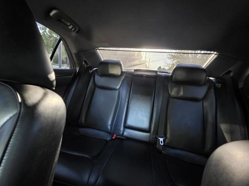 Used 2014 Chrysler 300 C image 28