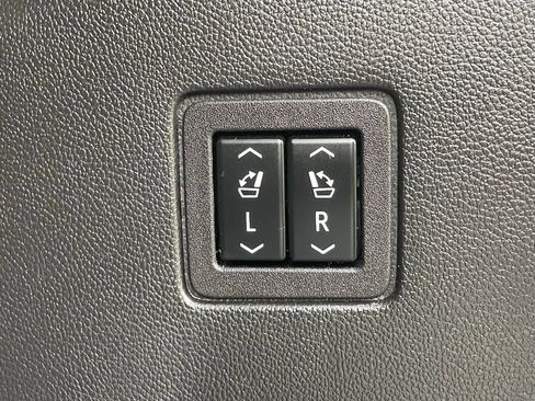 Used 2023 Chevrolet Traverse High Country w/ LPO, Floor Liner Package AWD/4WD image 22