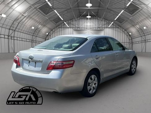 Used 2009 Toyota Camry LE FWD image 7