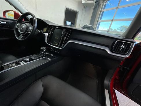 Used 2020 Volvo S60 T6 Momentum image 28