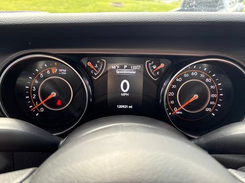 Used 2022 Jeep Gladiator Sport AWD/4WD image 13