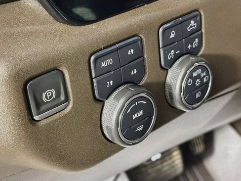 Used 2023 Chevrolet Silverado 1500 LTZ w/ LTZ Premium Package AWD/4WD image 10