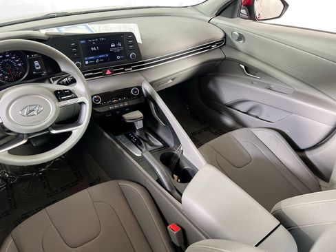 Used 2023 Hyundai Elantra SEL w/ Cargo Package FWD image 21