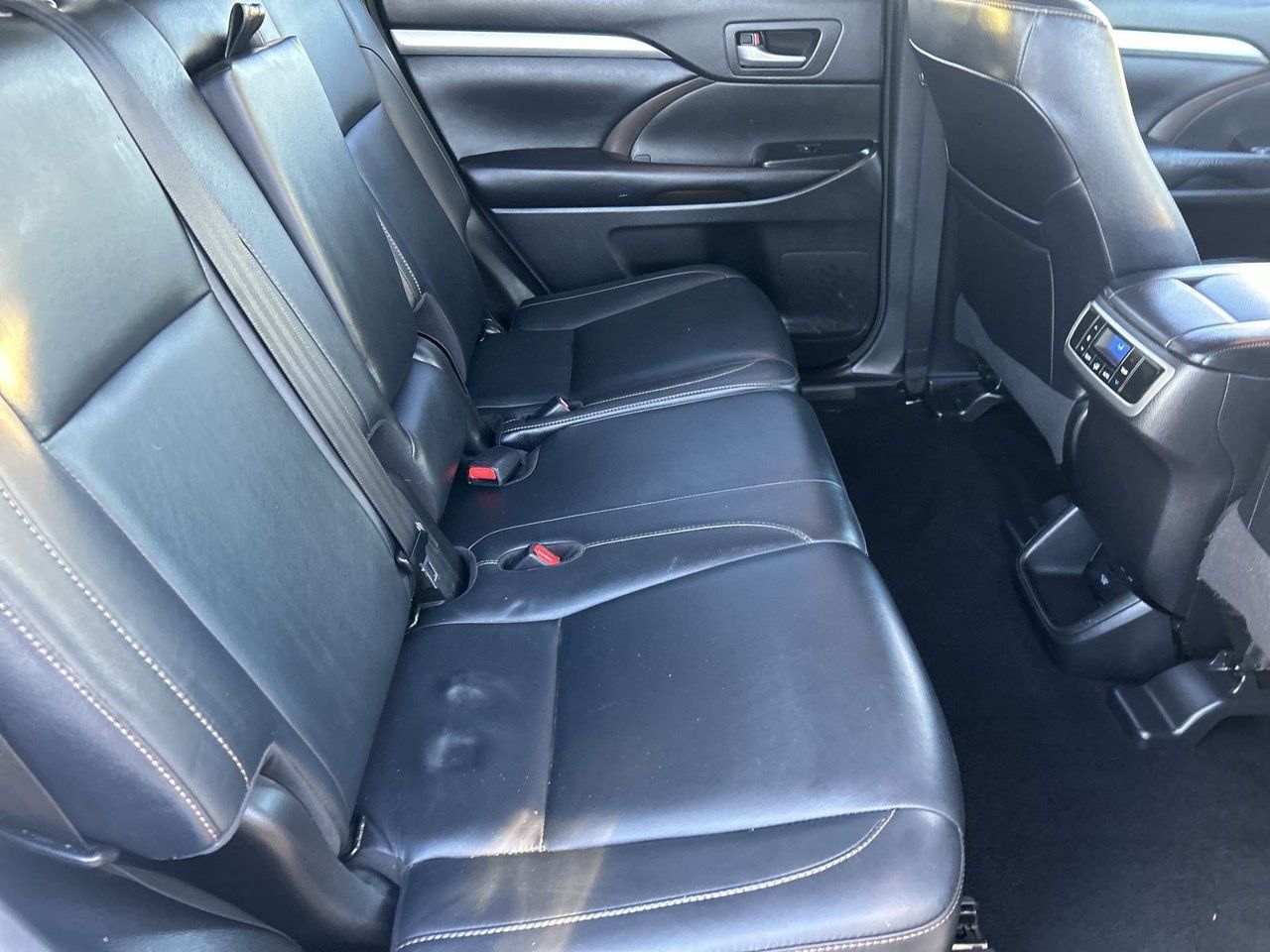 Used 2018 Toyota Highlander XLE FWD image 10