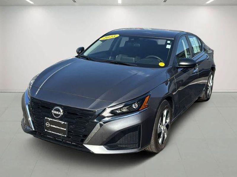 Certified 2025 Nissan Altima 2.5 S image 1