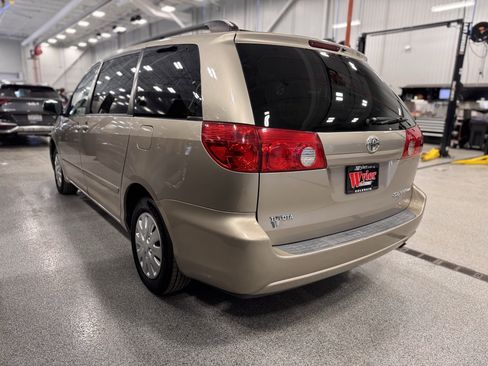 Used 2008 Toyota Sienna LE image 30