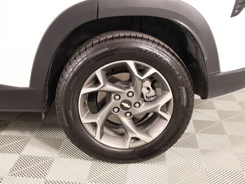 Used 2024 Chevrolet Trax LT FWD image 17