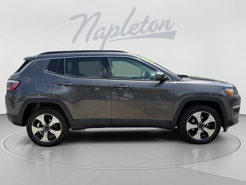 Used 2018 Jeep Compass Latitude w/ Popular Equipment Group AWD/4WD image 9