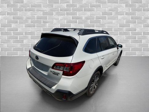Used 2018 Subaru Outback 2.5i Limited AWD/4WD image 3
