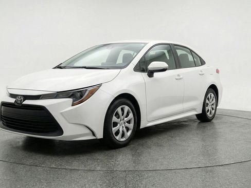 Used 2025 Toyota Corolla LE FWD image 3