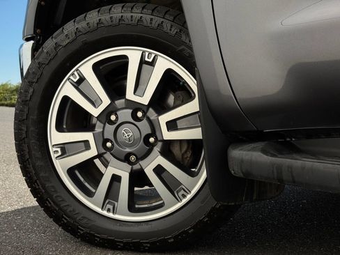 Used 2021 Toyota Tundra Platinum AWD/4WD image 31