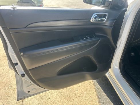Used 2019 Jeep Grand Cherokee Altitude AWD/4WD image 20
