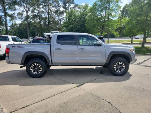 Used 2018 Toyota Tacoma TRD Off-Road w/ Technology Package RWD image 7
