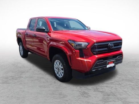 Certified 2025 Toyota Tacoma SR w/ SR Upgrade Package AWD/4WD image 3