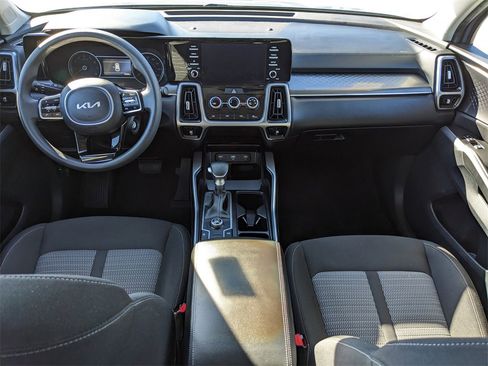 Certified 2023 Kia Sorento LX image 17