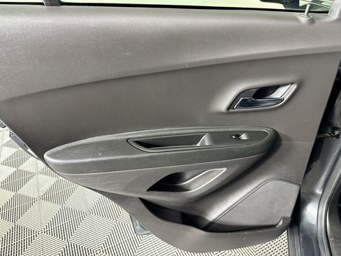 Used 2017 Chevrolet Trax LT w/ LT Convenience Package image 25