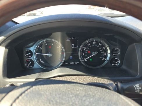 Used 2016 Toyota Land Cruiser image 8