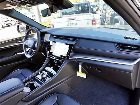 New 2026 Jeep Grand Cherokee Limited w/ Luxury Tech Group II image 11