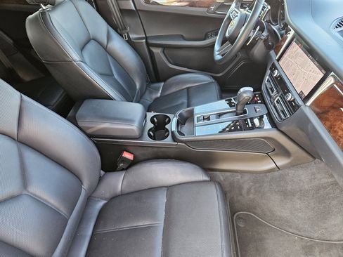 Used 2023 Porsche Macan Turbo image 15