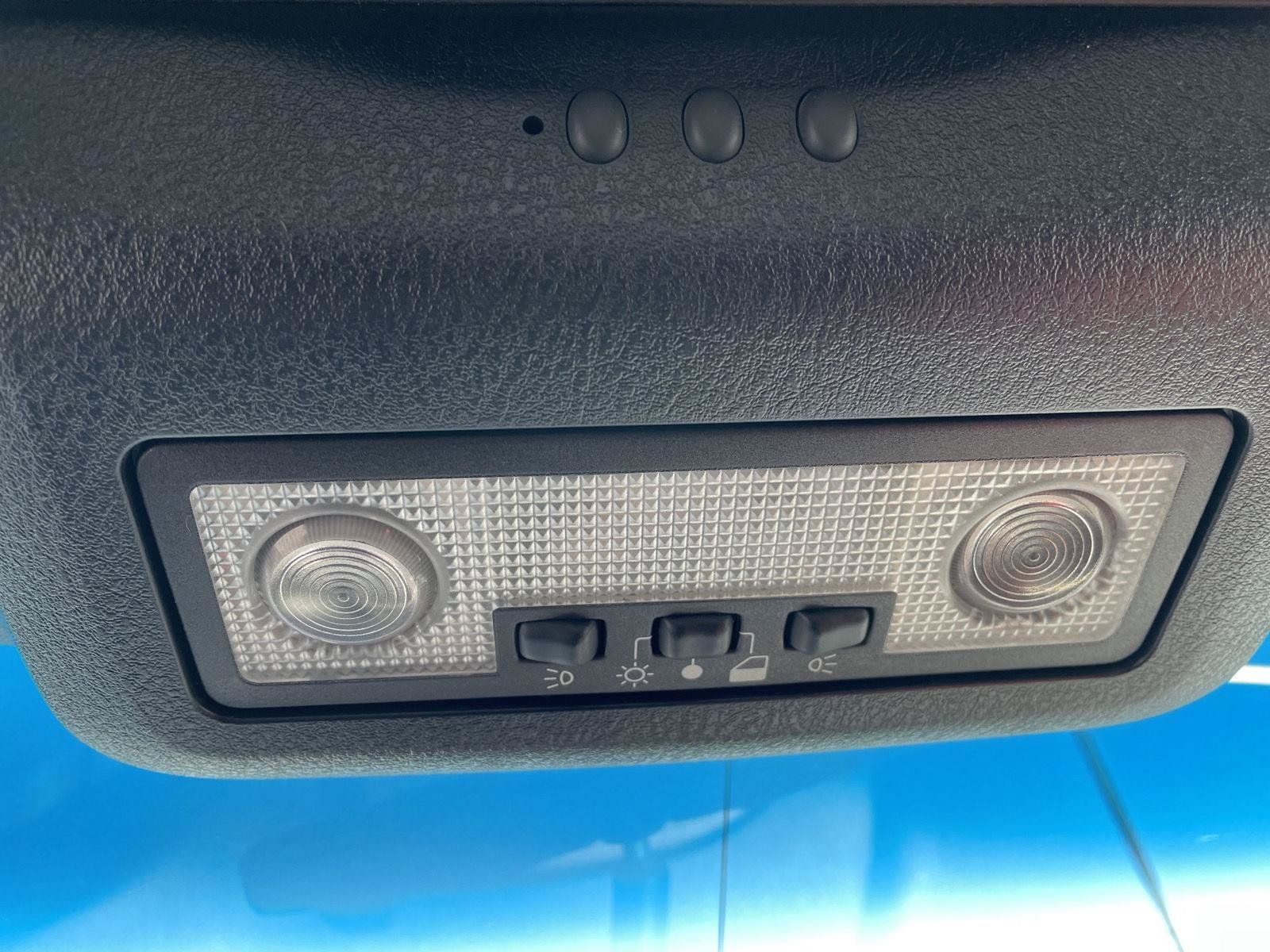 Used 2005 Ford Thunderbird RWD image 25