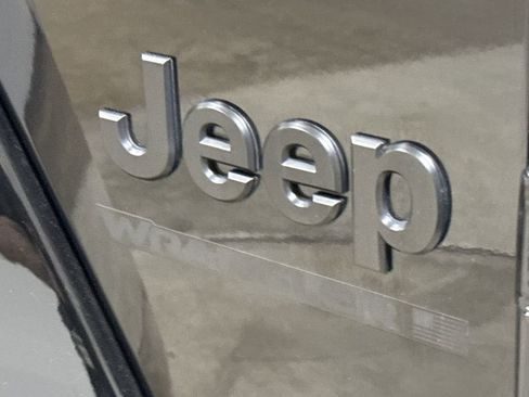 Used 2025 Jeep Wrangler Unlimited Sahara AWD/4WD image 25