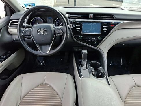 Used 2018 Toyota Camry SE w/ Convenience Package FWD image 11