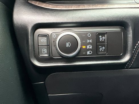 Used 2023 Ford Explorer Platinum image 25