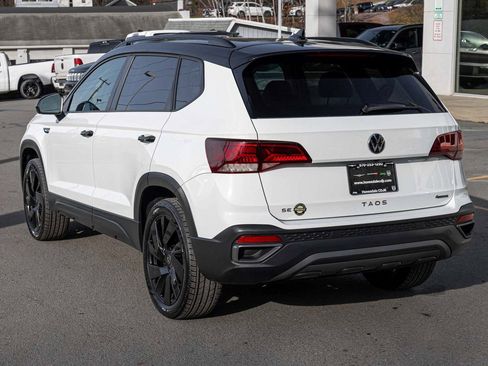 Used 2024 Volkswagen Taos SE image 6