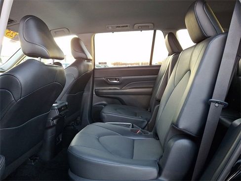 Certified 2025 Toyota Grand Highlander XLE image 10