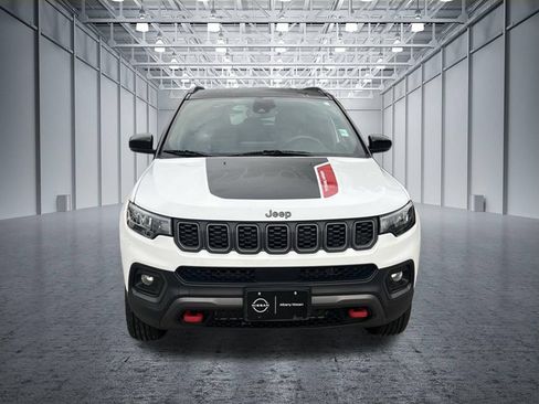 Used 2024 Jeep Compass Trailhawk AWD/4WD image 2