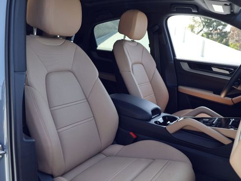 New 2026 Porsche Cayenne Coupe AWD/4WD image 24