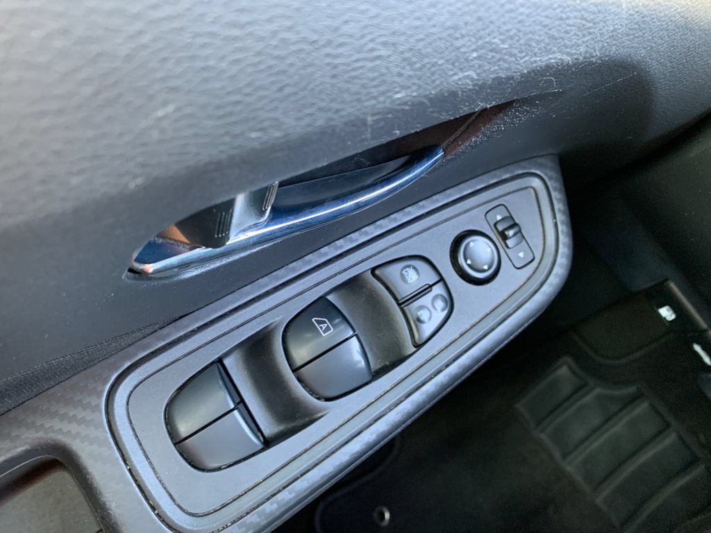 Used 2022 Nissan Versa SV FWD image 21