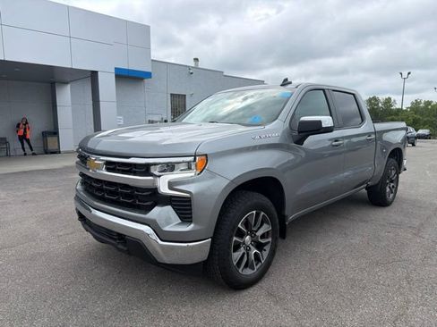 Used 2023 Chevrolet Silverado 1500 LT AWD/4WD image 2