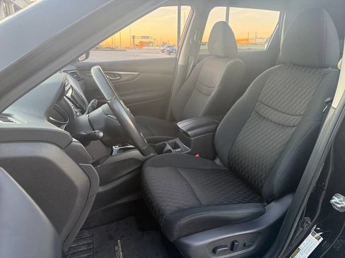 Used 2017 Nissan Rogue SV w/ Midnight Edition image 11