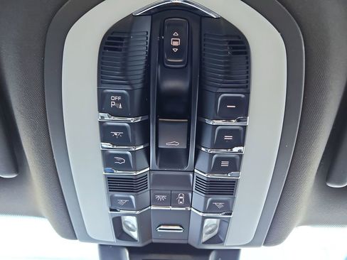 Used 2017 Porsche Macan image 20