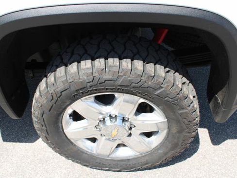 Used 2023 Chevrolet Silverado 2500 LTZ w/ LTZ Plus Package AWD/4WD image 11