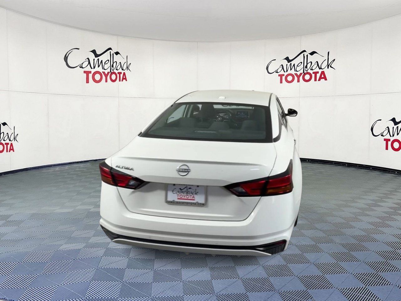 Used 2025 Nissan Altima 2.5 SV FWD image 3