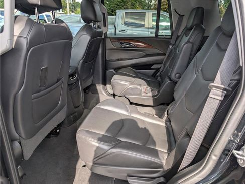 Used 2019 Cadillac Escalade Premium Luxury image 18
