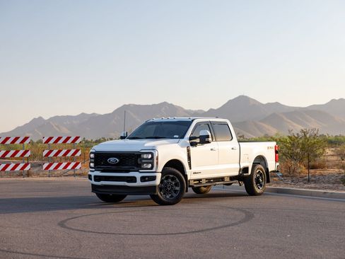 Used 2023 Ford F250 Lariat w/ Lariat Ultimate Package AWD/4WD image 7