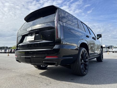 Used 2026 Cadillac Escalade Platinum Sport w/ LPO, ONYX Package image 10