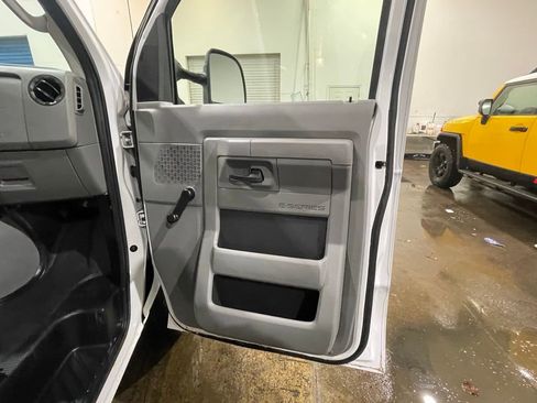 Used 2010 Ford E-250 and Econoline 250 image 26