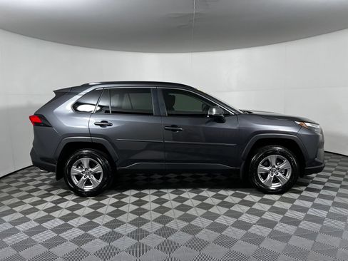 Used 2025 Toyota RAV4 XLE AWD/4WD image 4