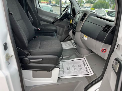 Used 2015 Mercedes-Benz Sprinter 2500 image 20