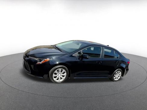 Used 2025 Toyota Corolla LE FWD image 8