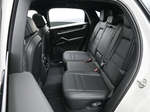 New 2026 Porsche Cayenne Coupe AWD/4WD image 25