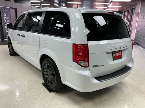 Used 2019 Dodge Grand Caravan SE w/ UConnect Hands-Free Group image 4